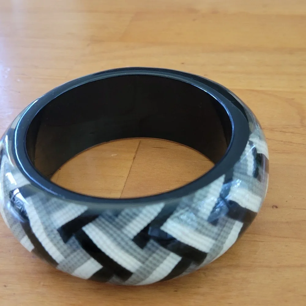 Chunky Black Resin Bangle Bracelet Embedded Woven Geometric Pattern 85g VTG